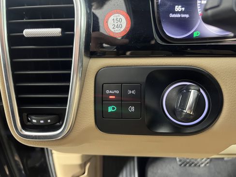 Used 2023 Porsche Cayenne image 21