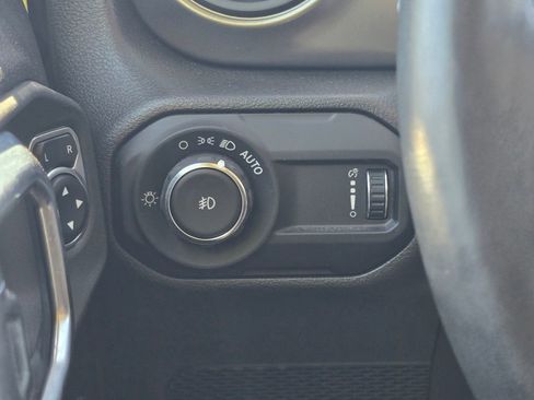 Used 2023 Jeep Wrangler Unlimited Sport image 31