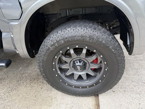 Used 2019 Nissan Titan SV w/ SV Convenience Package AWD/4WD image 17