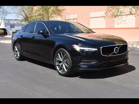 Used 2017 Volvo S90 T5 Momentum w/ Vision Package FWD image 2