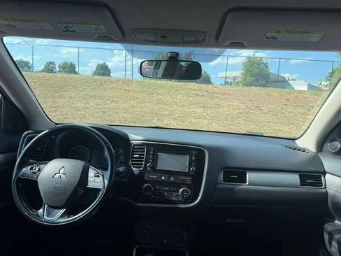 Used 2017 Mitsubishi Outlander ES AWD/4WD image 12