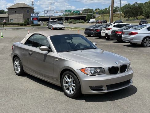 Used 2009 BMW 128i Convertible RWD image 2