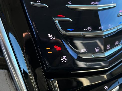 Used 2019 Cadillac Escalade ESV Luxury image 41