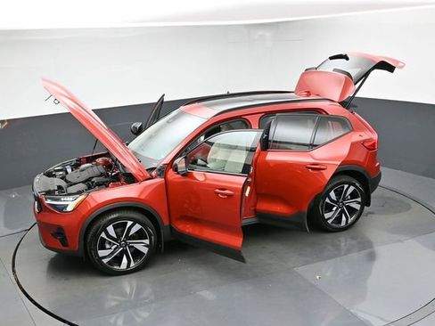 Used 2023 Volvo XC40 B5 Plus w/ Protection Package Premier image 42