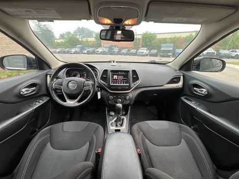 Used 2016 Jeep Cherokee Latitude w/ Cold Weather Group AWD/4WD image 17