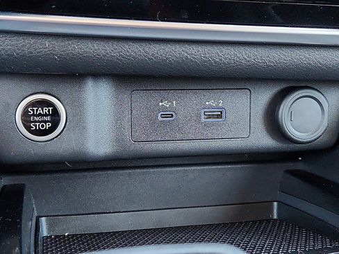 Used 2023 Nissan Rogue S image 9