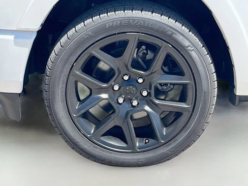 Used 2022 RAM 1500 Laramie RWD image 32