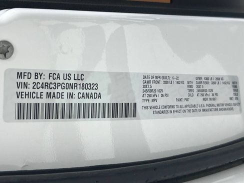 Certified 2022 Chrysler Pacifica Pinnacle AWD/4WD image 26
