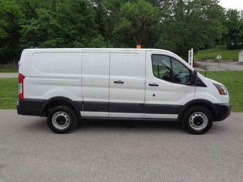 Used 2018 Ford Transit 250 130 Low Roof RWD image 8