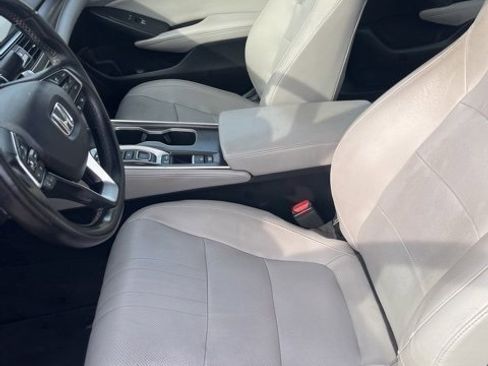 Used 2018 Honda Accord Touring image 12