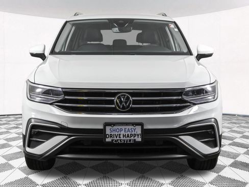 Certified 2022 Volkswagen Tiguan SE image 11