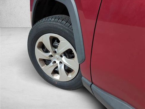 Certified 2021 Toyota RAV4 LE AWD/4WD image 10