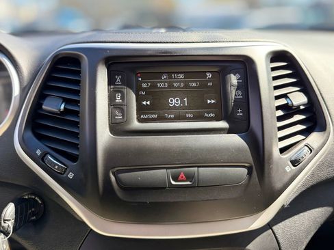 Used 2016 Jeep Cherokee Latitude w/ Comfort & Sound Group image 24