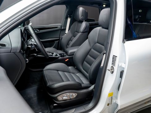 New 2026 Porsche Macan Turbo AWD/4WD image 5