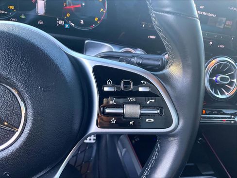 Used 2021 Mercedes-Benz GLB 250 4MATIC image 20