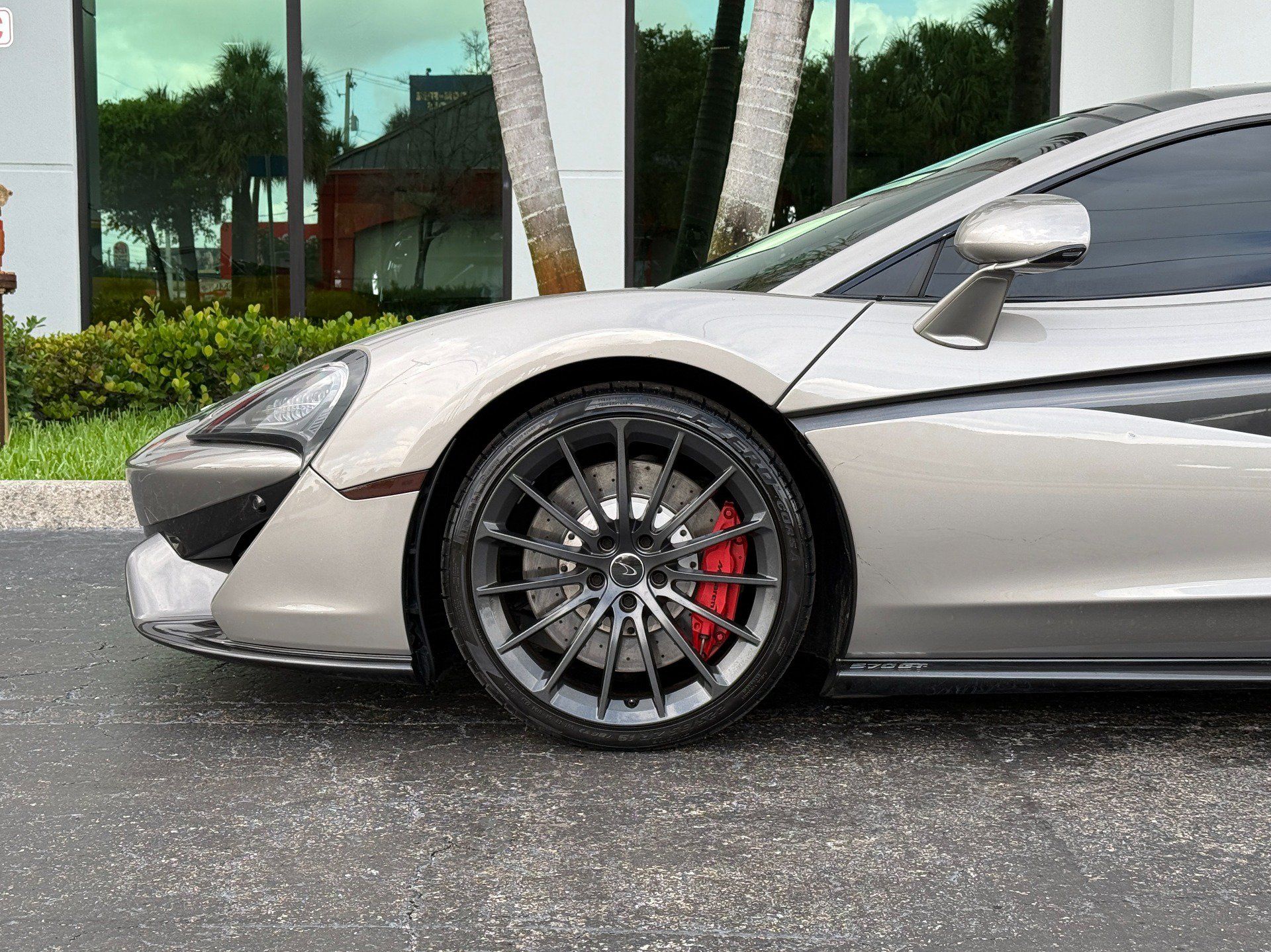 Used 2017 McLaren 570S RWD image 14