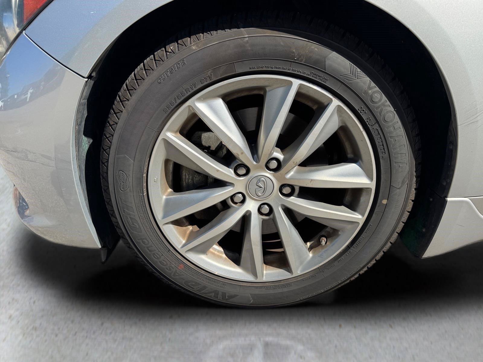 Used 2015 INFINITI Q50 Premium w/ Navigation Package RWD image 3