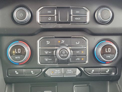 Used 2024 Chevrolet Tahoe Z71 AWD/4WD image 27