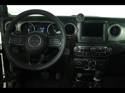 Used 2023 Jeep Wrangler Unlimited w/ Convenience Group AWD/4WD image 16