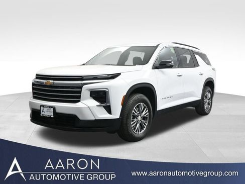 Used 2025 Chevrolet Traverse LT AWD/4WD image 1