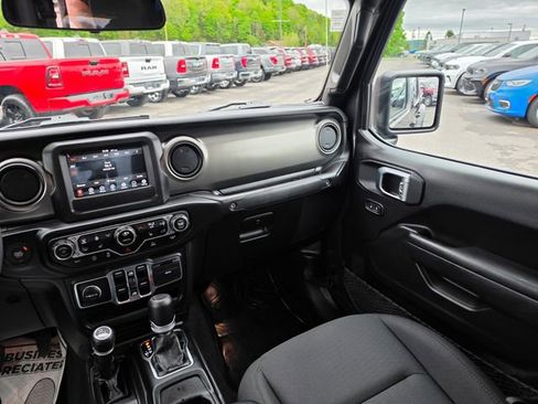 Used 2023 Jeep Gladiator Sport AWD/4WD image 13