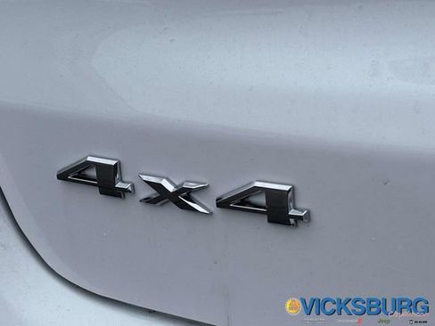 New 2026 Jeep Compass Latitude image 32