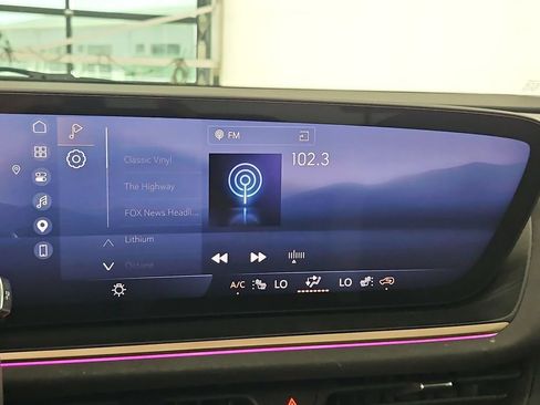 Certified 2025 Buick Envision Sport Touring AWD/4WD image 19