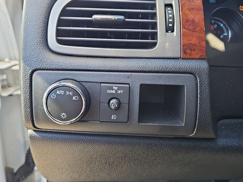 Used 2010 Chevrolet Suburban LT image 21