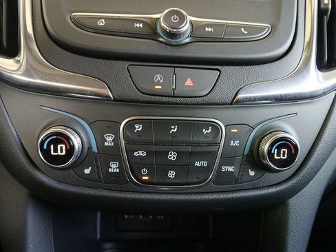 Used 2024 Chevrolet Equinox LT FWD image 25