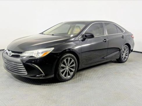 Used 2016 Toyota Camry XLE image 2