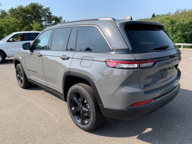 New 2027 Jeep Grand Cherokee Limited w/ Limited Altitude Package AWD/4WD image 2