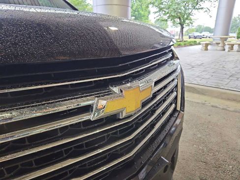 Used 2022 Chevrolet Traverse LT FWD image 21