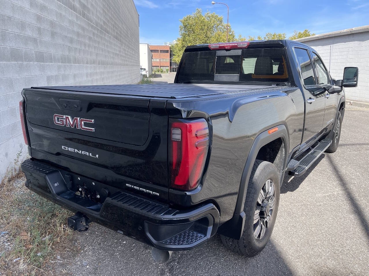 Used 2024 GMC Sierra 3500 Denali w/ Technology Package AWD/4WD image 4