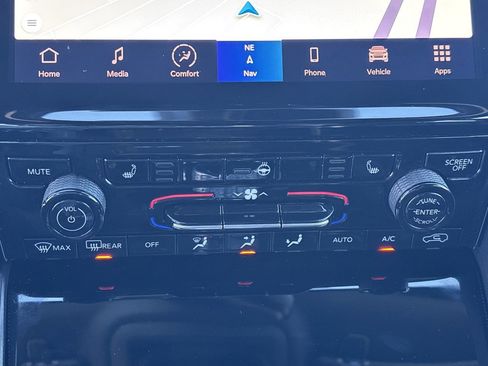 Used 2024 Jeep Grand Cherokee Limited image 23