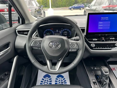 Used 2026 Toyota Corolla Cross XLE AWD/4WD image 19