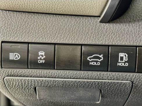 Used 2019 Toyota Camry XLE FWD image 16