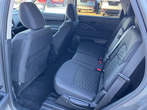 Used 2024 Nissan Pathfinder SV image 10