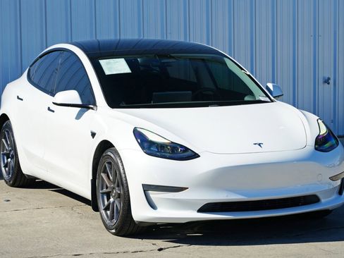 Used 2021 Tesla Model 3 Standard Range Plus image 56