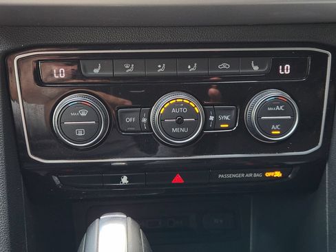 Used 2020 Volkswagen Atlas Cross Sport SEL R-Line AWD/4WD image 18