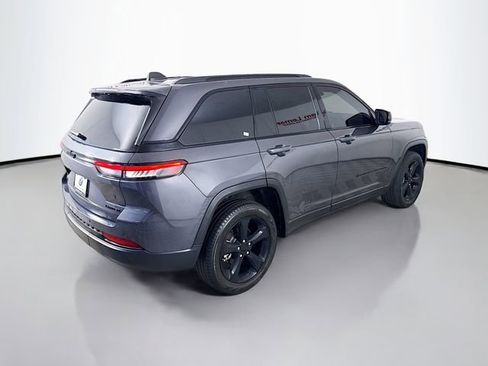 Used 2023 Jeep Grand Cherokee Limited w/ Black Appearance Package image 7