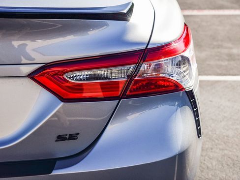 Certified 2020 Toyota Camry SE image 8
