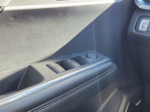 Used 2024 GMC Acadia Elevation image 21