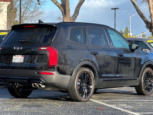 Used 2022 Kia Telluride SX w/ SX Prestige Package image 4