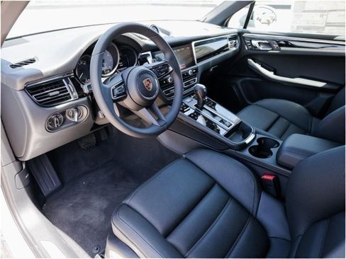 New 2025 Porsche Macan S image 4