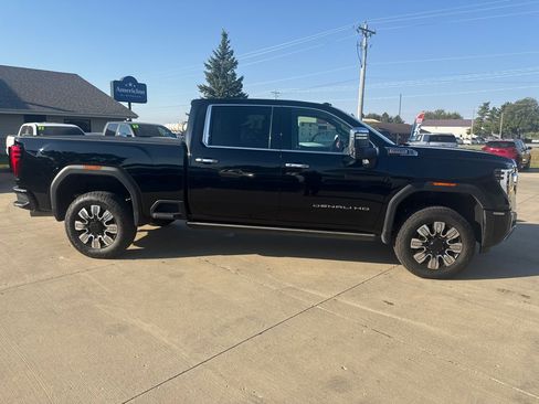 Used 2024 GMC Sierra 2500 Denali w/ Technology Package image 2