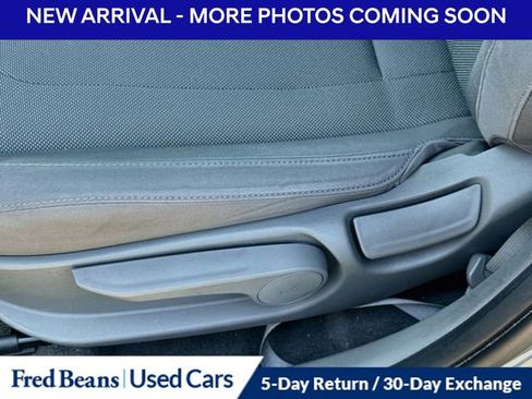 Used 2021 Hyundai Elantra SE FWD image 11