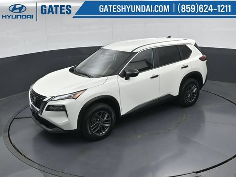 Used 2023 Nissan Rogue S FWD image 47
