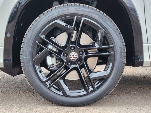 New 2026 Volkswagen Tiguan SE R-Line image 9