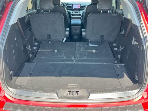 Used 2023 Ford Explorer XLT w/ Equipment Group 202A AWD/4WD image 34
