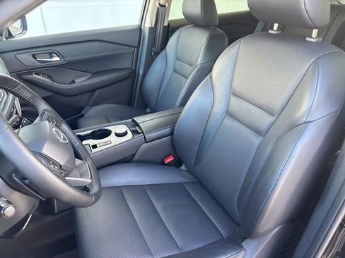 Used 2025 Nissan Rogue SV w/ SV Premium Package image 27